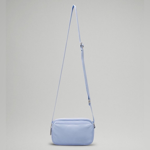 Lululemon Camera Bag Pastel Blue (2L) brand new - Picture 5 of 10